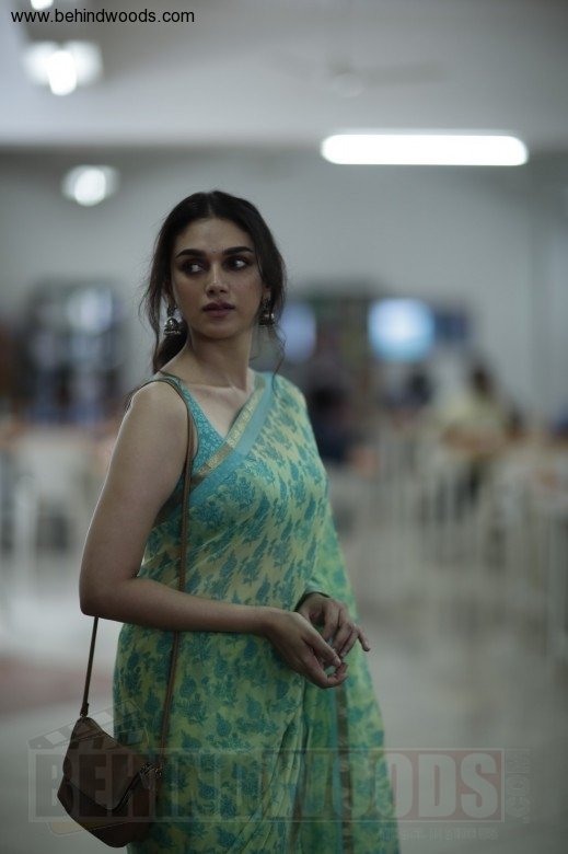 Aditi Rao Hydari (aka) AditiRaoHydari photos stills & images