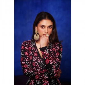 Aditi Rao Hydari (aka) AditiRaoHydari