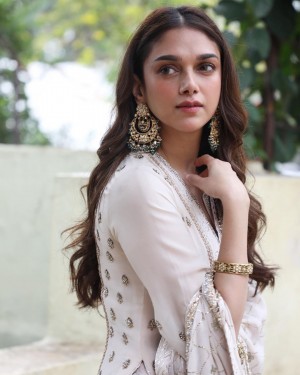 Aditi Rao Hydari (aka) AditiRaoHydari