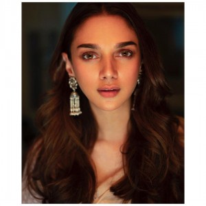 Aditi Rao Hydari (aka) AditiRaoHydari