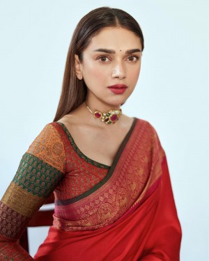 Aditi Rao Hydari (aka) AditiRaoHydari