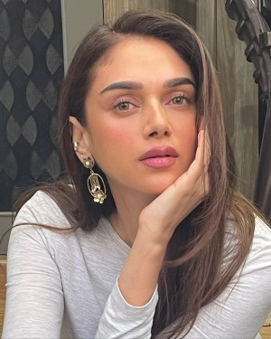 Aditi Rao Hydari (aka) AditiRaoHydari