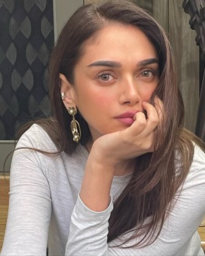 Aditi Rao Hydari (aka) AditiRaoHydari