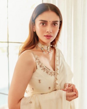 Aditi Rao Hydari (aka) AditiRaoHydari