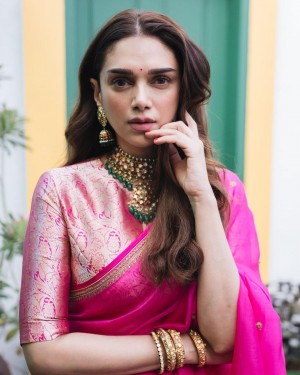 Aditi Rao Hydari (aka) AditiRaoHydari