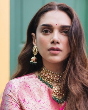 Aditi Rao Hydari (aka) AditiRaoHydari