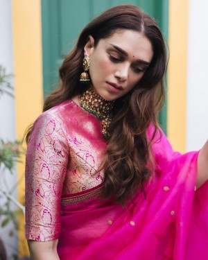 Aditi Rao Hydari (aka) AditiRaoHydari