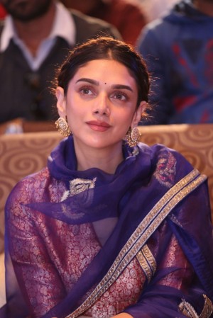 Aditi Rao Hydari (aka) AditiRaoHydari