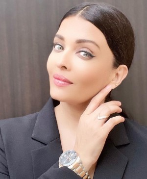 Aishwarya Rai (aka) AishwaryaRaiBachchan