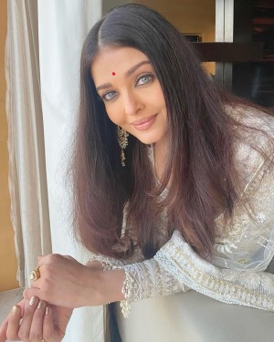 Aishwarya Rai (aka) AishwaryaRaiBachchan