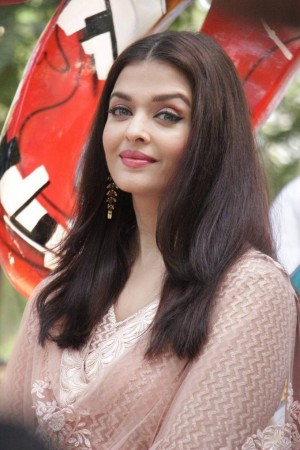 Aishwarya Rai (aka) AishwaryaRaiBachchan