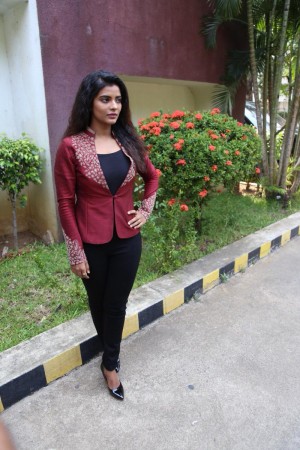 Aishwarya Rajesh (aka) AishwaryaaRajes