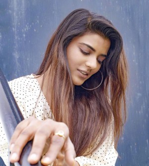 Aishwarya Rajesh (aka) AishwaryaaRajes