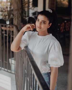 Aishwarya Rajesh (aka) AishwaryaaRajes