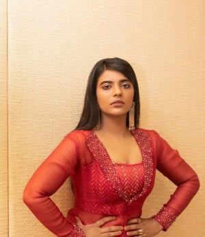 Aishwarya Rajesh (aka) AishwaryaaRajes