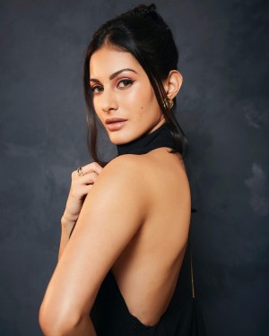 Amyra Dastur (aka) Amyra