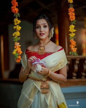 Anikha Surendran (aka) Anikhaa Surendran