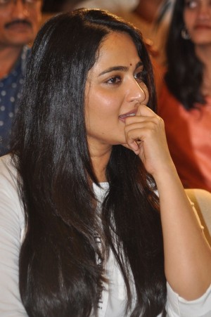 Anushka Shetty (aka) Actress Anushka Shetty