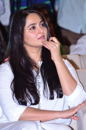 Anushka Shetty (aka) Actress Anushka Shetty