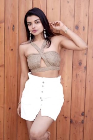 Ashna Zaveri (aka) Actress Ashna Zaveri