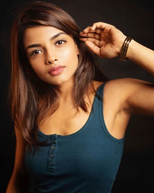 Ashna Zaveri (aka) Actress Ashna Zaveri