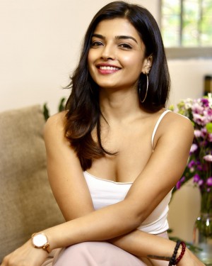 Ashna Zaveri (aka) Actress Ashna Zaveri