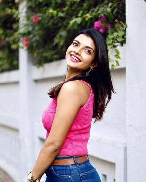 Ashna Zaveri (aka) Actress Ashna Zaveri