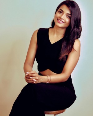 Ashna Zaveri (aka) Actress Ashna Zaveri