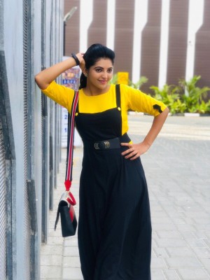 Athulya Ravi (aka) AthulyaRavi