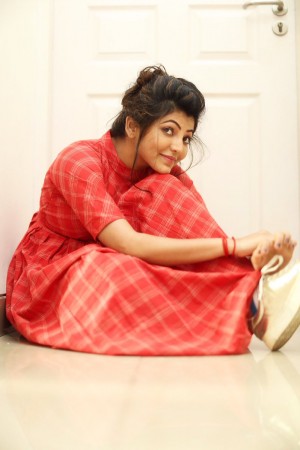 Athulya Ravi (aka) AthulyaRavi