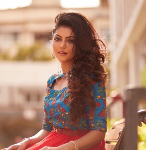 Athulya Ravi (aka) AthulyaRavi