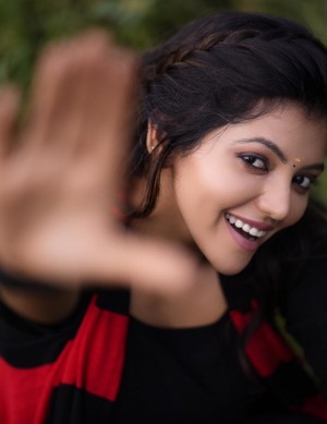 Athulya Ravi (aka) AthulyaRavi