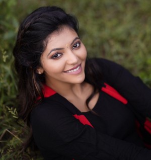 Athulya Ravi (aka) AthulyaRavi