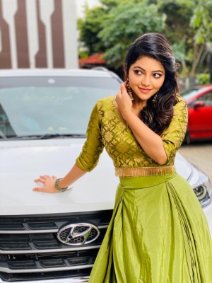 Athulya Ravi (aka) AthulyaRavi