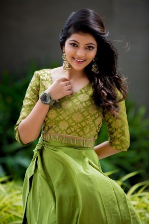 Athulya Ravi (aka) AthulyaRavi