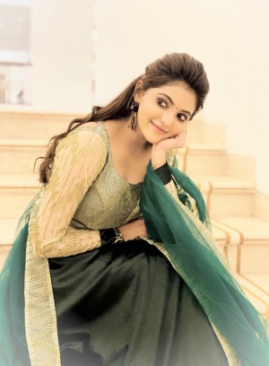 Athulya Ravi (aka) AthulyaRavi