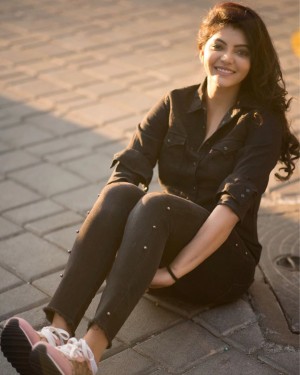 Athulya Ravi (aka) AthulyaRavi