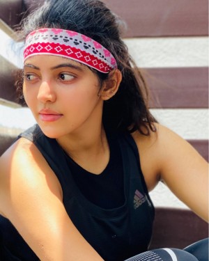 Athulya Ravi (aka) AthulyaRavi