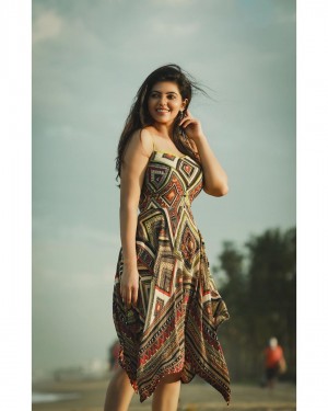 Athulya Ravi (aka) AthulyaRavi