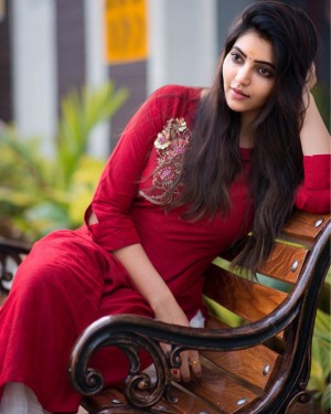 Athulya Ravi (aka) AthulyaRavi