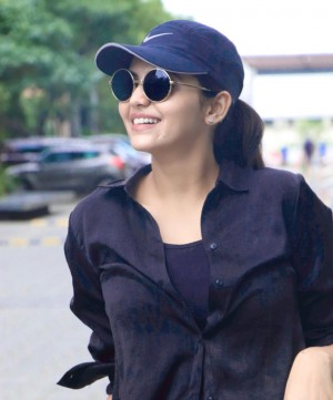 Athulya Ravi (aka) AthulyaRavi