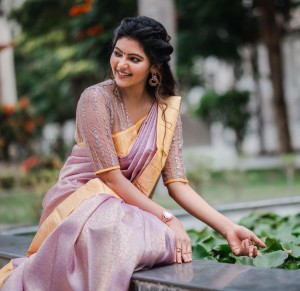 Athulya Ravi (aka) AthulyaRavi