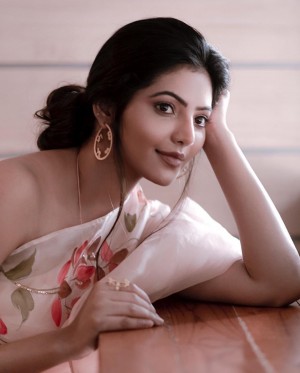 Athulya Ravi (aka) AthulyaRavi