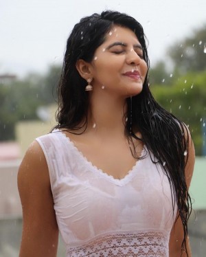 Athulya Ravi (aka) AthulyaRavi