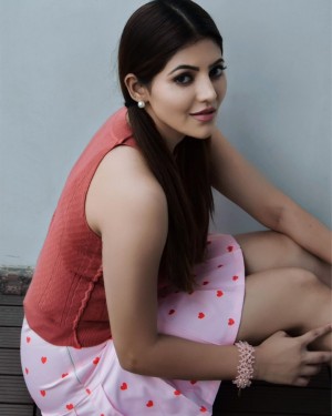 Athulya Ravi (aka) AthulyaRavi