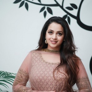 Bhavana (aka) Bavana