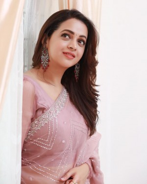 Bhavana (aka) Bavana