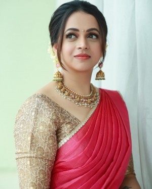 Bhavana (aka) Bavana