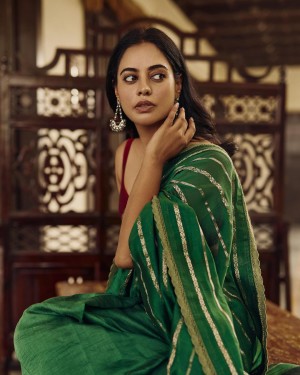 Bindu Madhavi (aka) Bindhu Madhavi