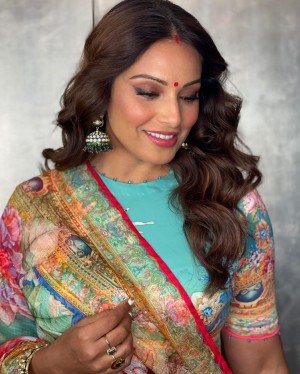 Bipasha Basu (aka) BipashaBasu